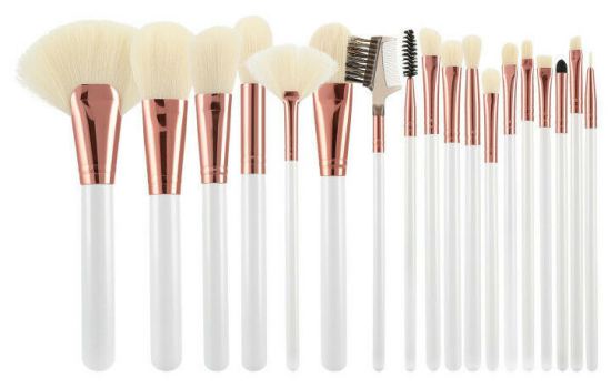 White & Ecru Makeup Brushes Set 18 pieces White & Ecru Makeup Brushes Set 18 pieces